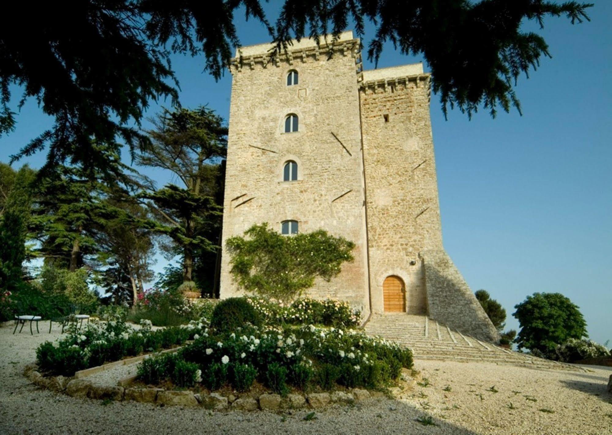 Апарт отель Torre Almonte Тоди Экстерьер фото